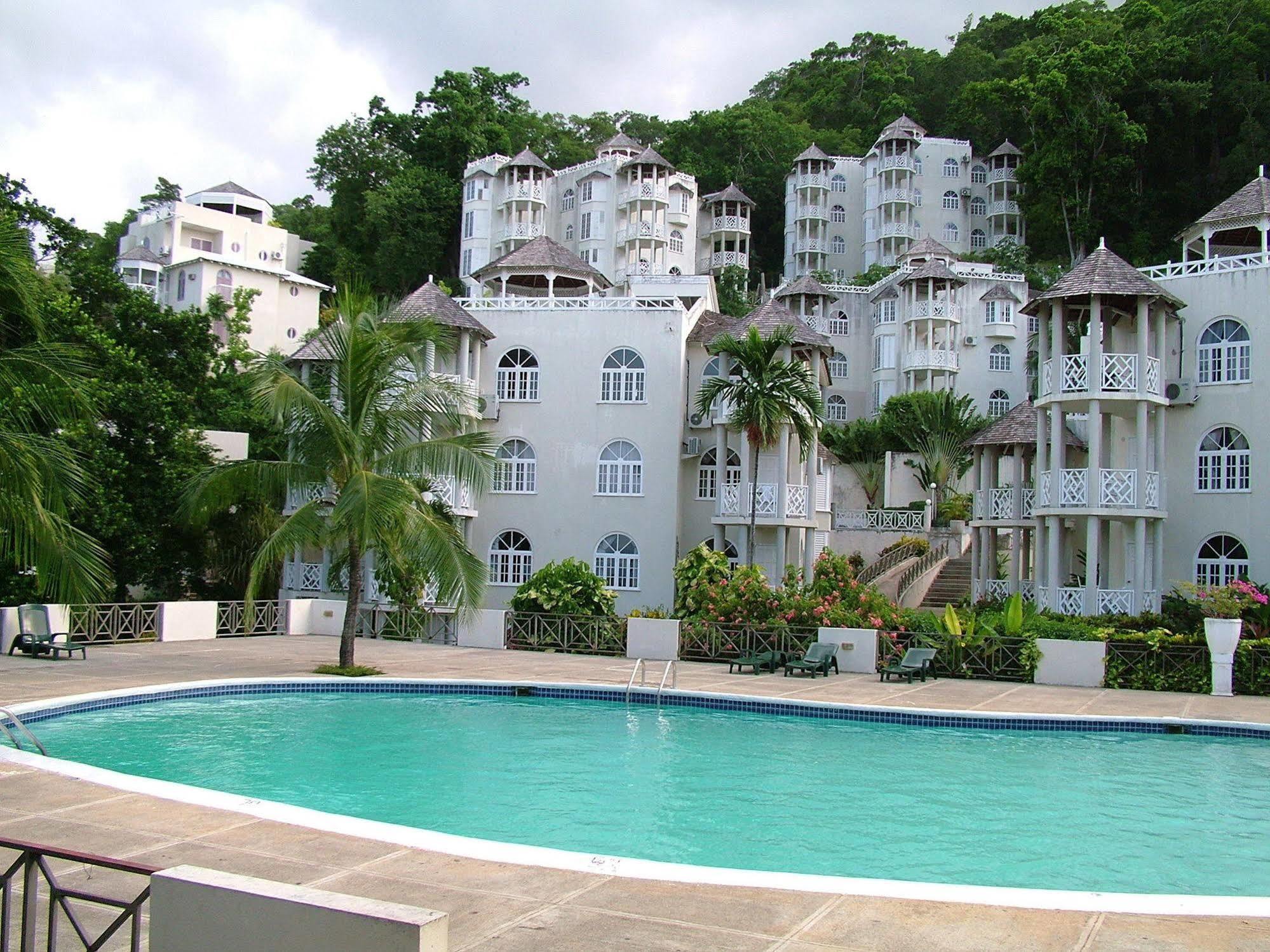 Skycastles Condominiums Ocho Rios Konforlar fotoğraf